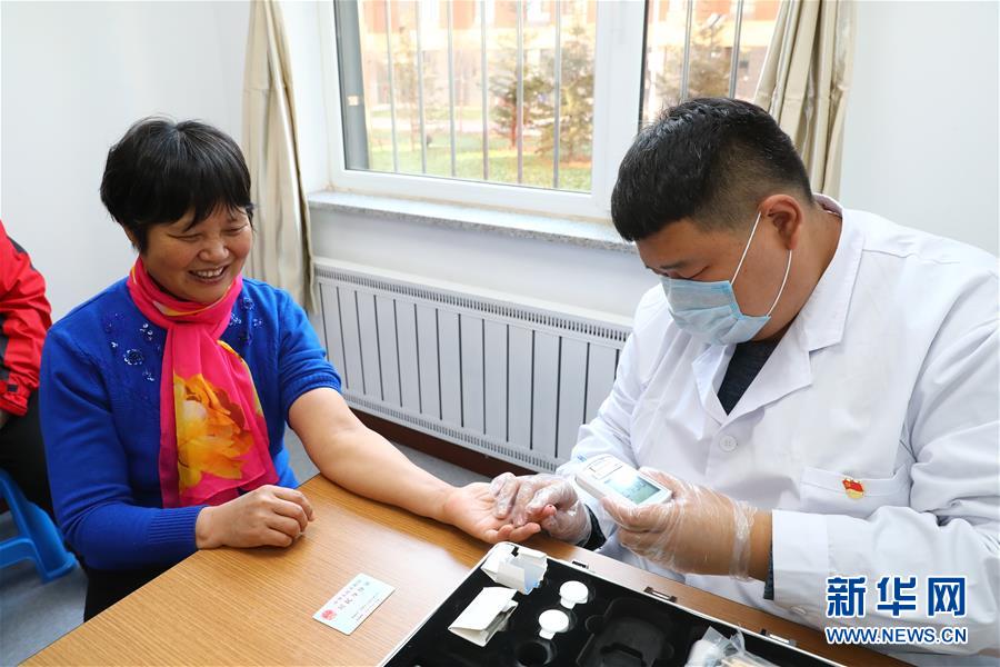 (四中全會(huì)精神在基層·圖文互動(dòng))(5)棚改區(qū)的民生新事:給回遷居民補(bǔ)上康養(yǎng)服務(wù)短板