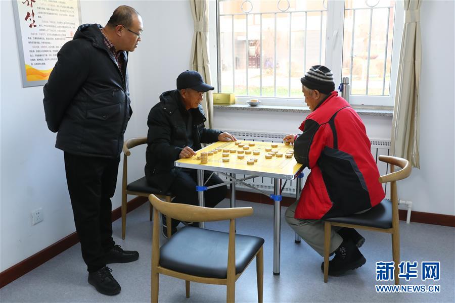 (四中全會(huì)精神在基層·圖文互動(dòng))(6)棚改區(qū)的民生新事:給回遷居民補(bǔ)上康養(yǎng)服務(wù)短板