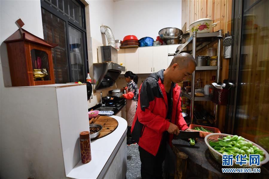 （圖文互動）（8）鄉(xiāng)村攝影師、鄉(xiāng)村&ldquo;模特&rdquo;、民宿店主&mdash;&mdash;鄉(xiāng)村旅游推動婺源農(nóng)民生活方式發(fā)生新變化