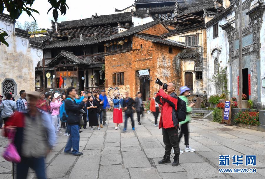 （圖文互動）（11）鄉(xiāng)村攝影師、鄉(xiāng)村&ldquo;模特&rdquo;、民宿店主&mdash;&mdash;鄉(xiāng)村旅游推動婺源農(nóng)民生活方式發(fā)生新變化