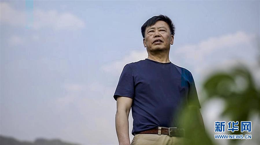 （新華全媒頭條&middot;時(shí)代先鋒&middot;圖文互動(dòng)）（1）&ldquo;要把論文寫在大地上&rdquo;&mdash;&mdash;記&ldquo;農(nóng)民院士&rdquo;朱有勇
