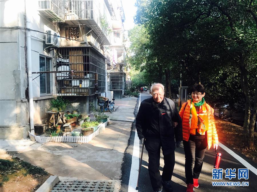 （新華全媒頭條&middot;圖文互動(dòng)）（8）滄海橫流 信仰彌堅(jiān)&mdash;&mdash;記共產(chǎn)黨員、湘潭大學(xué)九旬教授滄南