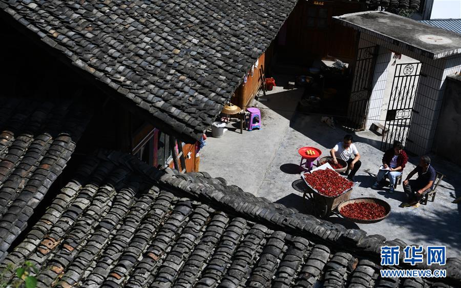 （新華全媒頭條&middot;圖文互動）（3）干部去哪兒了？&mdash;&mdash;貴州干部大規(guī)模下沉脫貧攻堅一線紀(jì)實(shí)