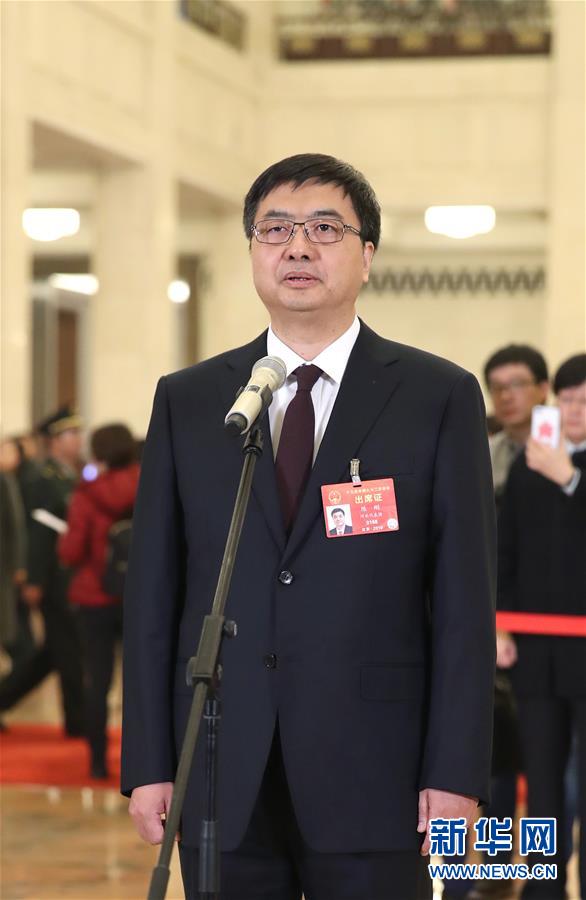 （兩會(huì)&middot;面對(duì)面）（1）全國(guó)人大代表接受采訪