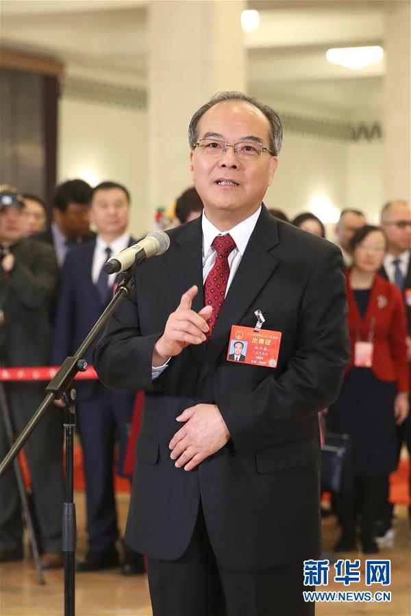 （兩會&middot;面對面）（6）全國人大代表接受采訪