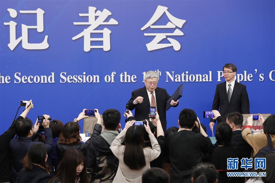 (兩會(huì))(5)國務(wù)院扶貧辦主任劉永富就“攻堅(jiān)克難——堅(jiān)決打贏脫貧攻堅(jiān)戰(zhàn)”答記者問