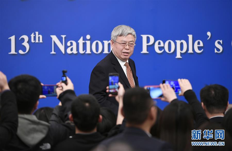 (兩會(huì)·XHDW)(7)國(guó)務(wù)院扶貧辦主任劉永富就“攻堅(jiān)克難——堅(jiān)決打贏脫貧攻堅(jiān)戰(zhàn)”答記者問