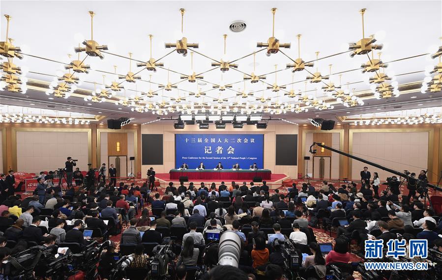 （兩會&middot;XHDW）（8）商務(wù)部部長鐘山等就&ldquo;促進(jìn)形成強(qiáng)大國內(nèi)市場 推動全方位對外開放&rdquo;答記者問