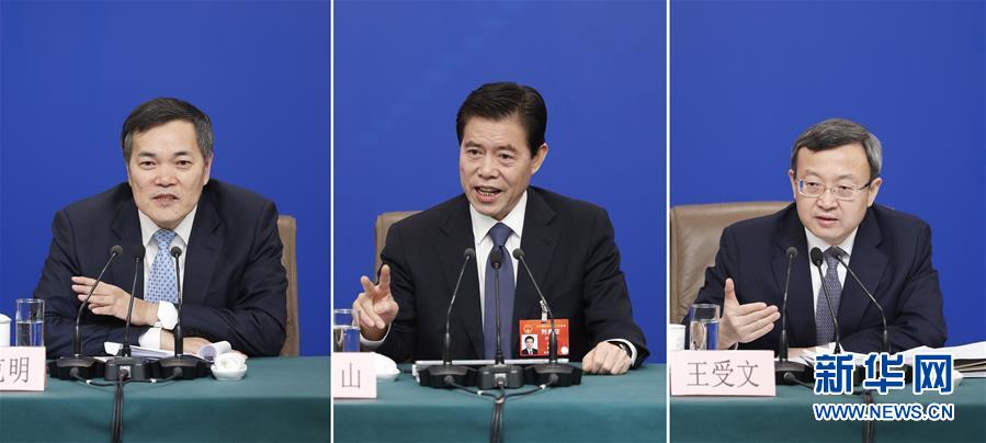 （兩會(huì)&middot;XHDW）（10）商務(wù)部部長(zhǎng)鐘山等就&ldquo;促進(jìn)形成強(qiáng)大國(guó)內(nèi)市場(chǎng) 推動(dòng)全方位對(duì)外開(kāi)放&rdquo;答記者問(wèn)