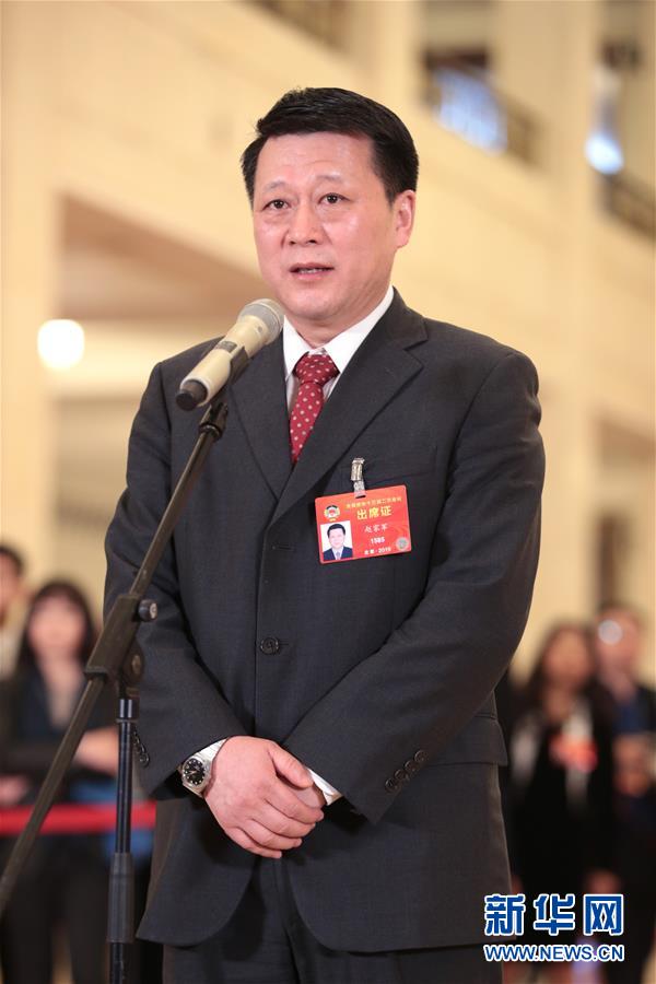 （兩會(huì)&middot;面對(duì)面）（3）全國政協(xié)委員接受采訪