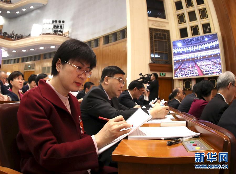 （兩會(huì)&middot;圖片故事）（1）全國人大代表馬恒燕：讓城鄉(xiāng)學(xué)生共享&ldquo;互聯(lián)網(wǎng)+教育&rdquo;優(yōu)質(zhì)資源