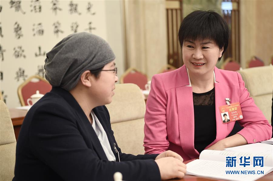 (兩會(huì)·圖片故事)(4)全國(guó)人大代表馬恒燕:讓城鄉(xiāng)學(xué)生共享“互聯(lián)網(wǎng)+教育”優(yōu)質(zhì)資源