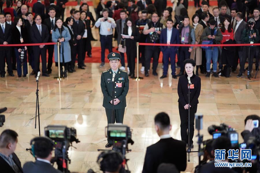 （兩會(huì)&middot;面對(duì)面&middot;XHDW）（16）全國(guó)政協(xié)委員接受采訪