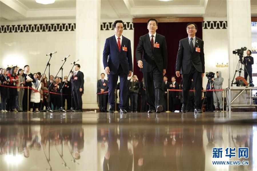 （兩會(huì)&middot;面對面&middot;XHDW）（23）全國政協(xié)委員接受采訪