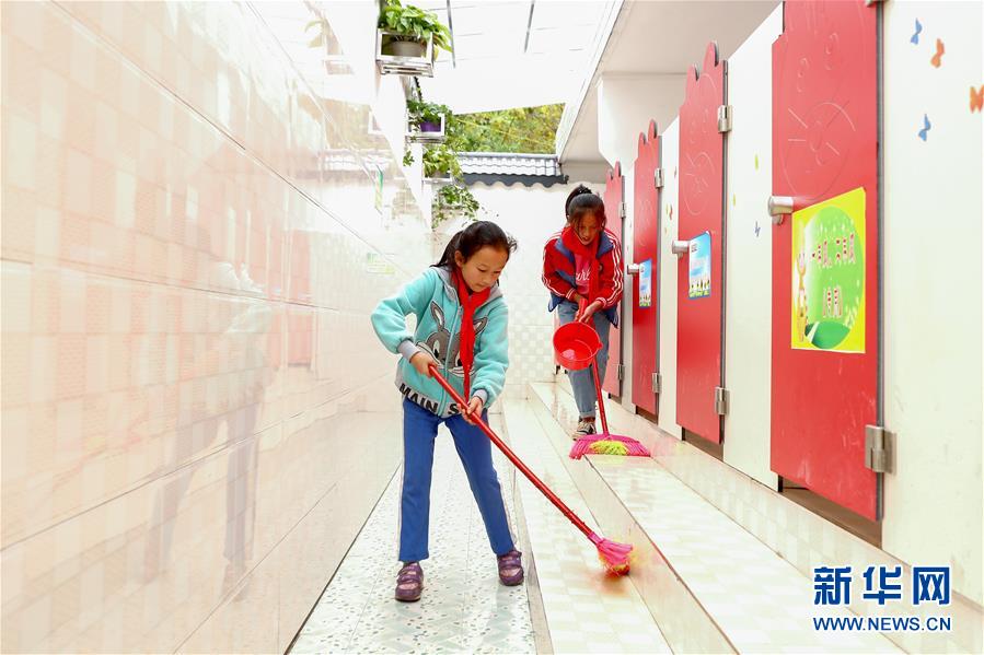 （新華全媒頭條&middot;圖文互動）（7）上下同心再出發(fā)&mdash;&mdash;習近平總書記同出席2019年全國兩會人大代表、政協(xié)委員共商國是紀實