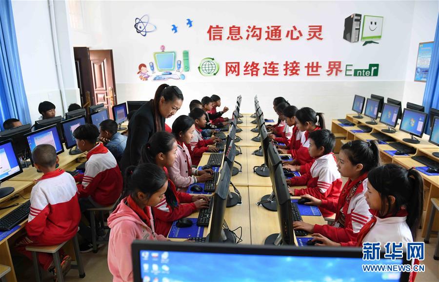 （新華全媒頭條&middot;圖文互動）（8）上下同心再出發(fā)&mdash;&mdash;習近平總書記同出席2019年全國兩會人大代表、政協(xié)委員共商國是紀實