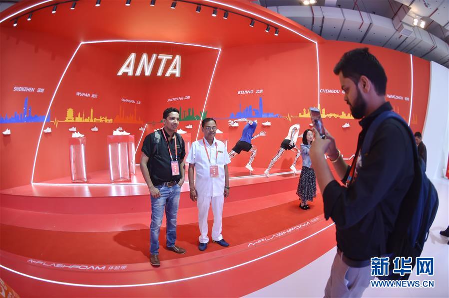 （新華全媒頭條&middot;圖文互動）（9）上下同心再出發(fā)&mdash;&mdash;習近平總書記同出席2019年全國兩會人大代表、政協(xié)委員共商國是紀實