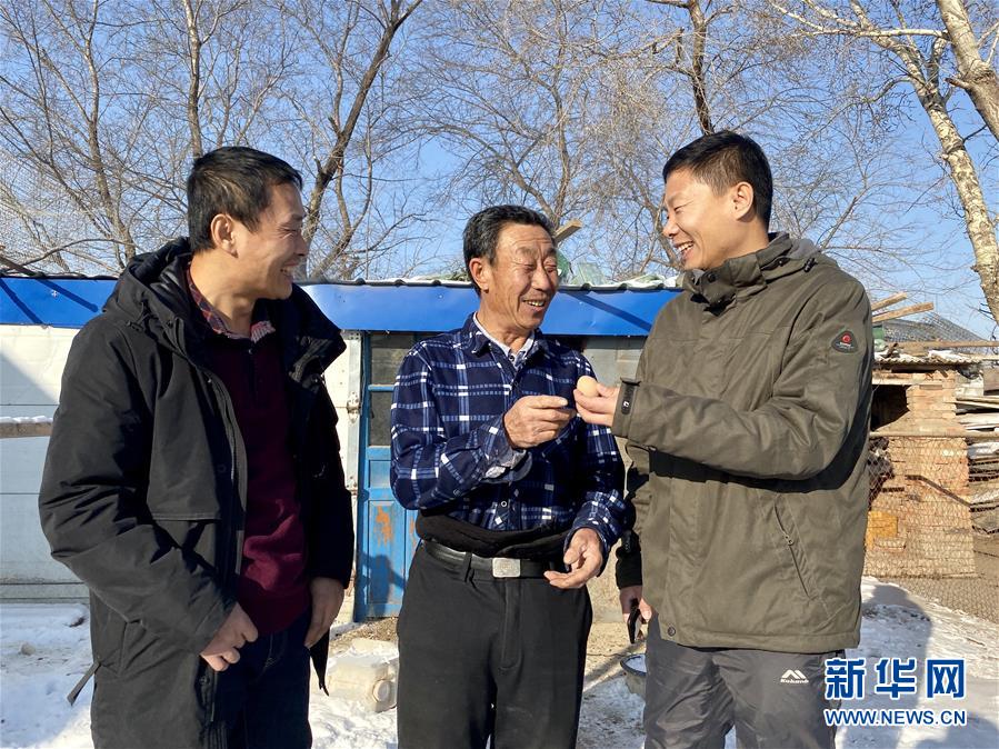 （在習(xí)近平新時(shí)代中國特色社會(huì)主義思想指引下&mdash;&mdash;新時(shí)代新作為新篇章&middot;總書記關(guān)切脫貧事&middot;決勝貧困&middot;圖文互動(dòng)）（1）讓一方水土&ldquo;富養(yǎng)&rdquo;一方人&mdash;&mdash;扶貧特色產(chǎn)業(yè)惠及千家萬戶