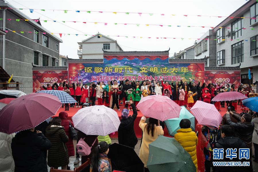 （新春走基層&middot;圖文互動(dòng)）（2）村晚&ldquo;說(shuō)唱&rdquo;唱什么？