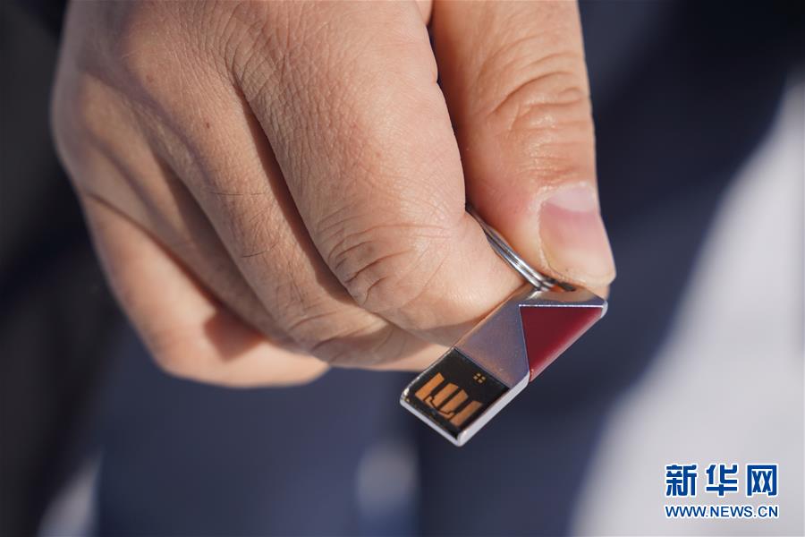 （新春走基層&middot;圖文互動(dòng)）（6）小鎮(zhèn)里的&ldquo;U盤書記&rdquo;