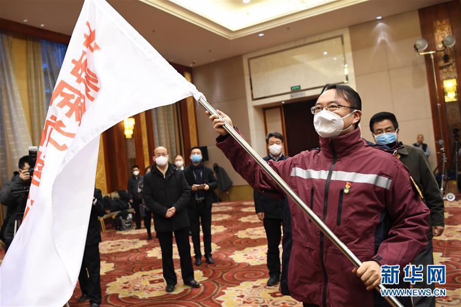 （新華全媒頭條&middot;圖文互動）（3）黨旗，高高飄揚(yáng)在防控疫情斗爭第一線&mdash;&mdash;各級黨組織和廣大黨員干部投身疫情防控阻擊戰(zhàn)紀(jì)實(shí)