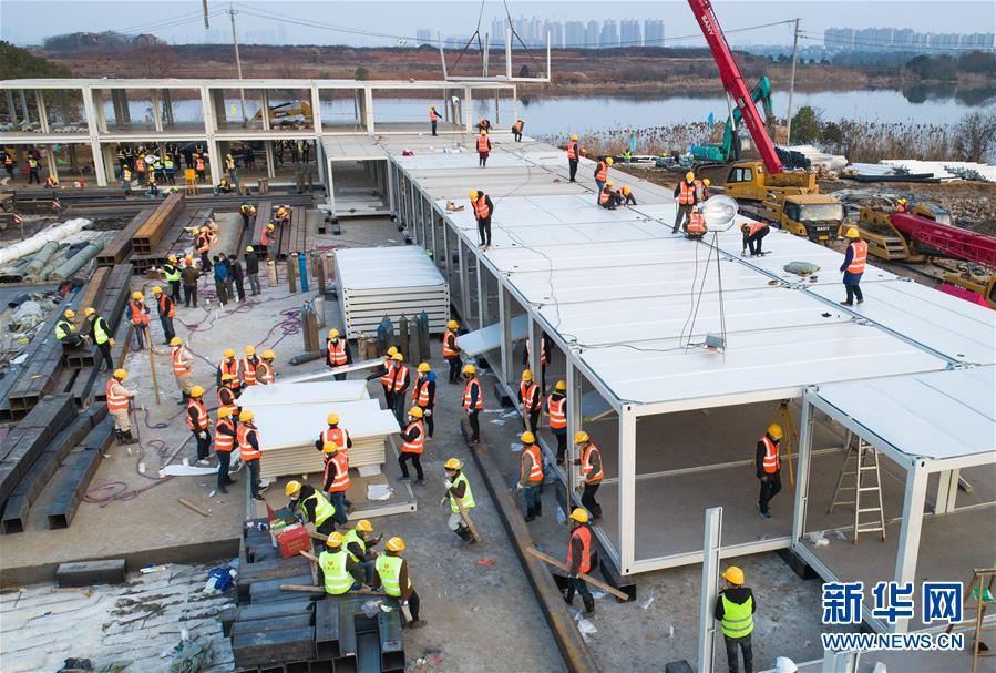 （新華全媒頭條&middot;圖文互動）（6）黨旗，高高飄揚(yáng)在防控疫情斗爭第一線&mdash;&mdash;各級黨組織和廣大黨員干部投身疫情防控阻擊戰(zhàn)紀(jì)實(shí)