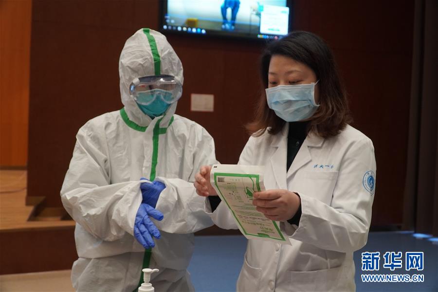 （聚焦疫情防控&middot;圖文互動）（4）無法握手，但始終并肩