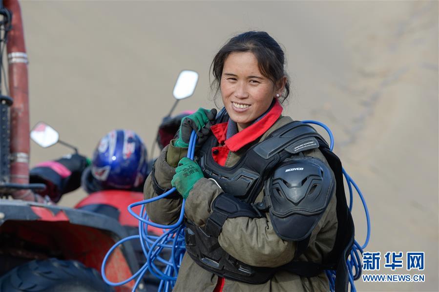 （新春走基層&middot;圖文互動）（8）寒冬里，&ldquo;沙漠玫瑰&rdquo;猶自綻放