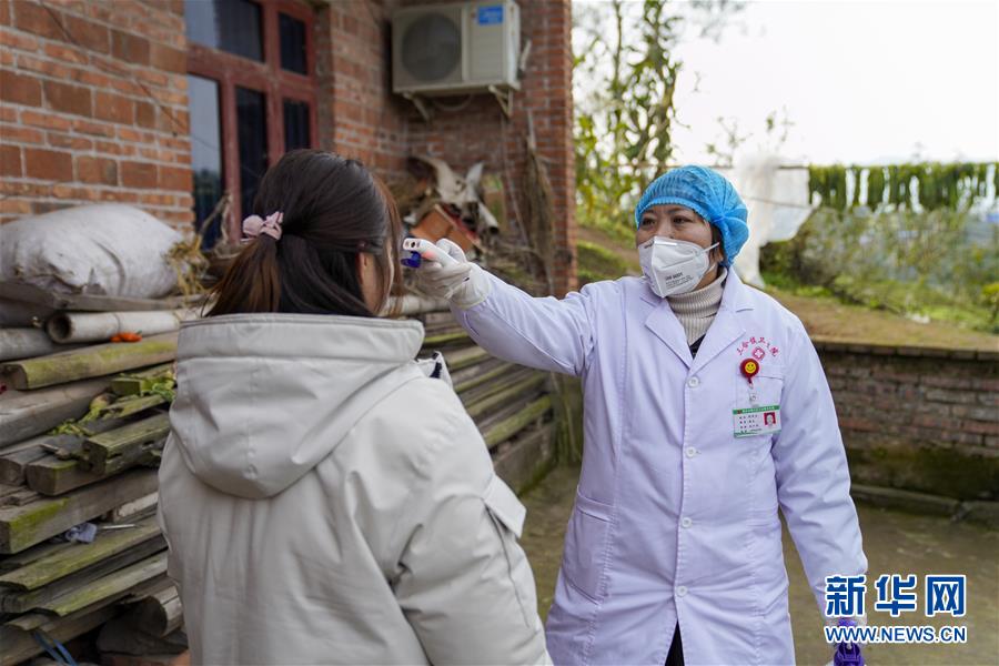 (聚焦疫情防控·圖文互動(dòng))(7)一對(duì)抗疫夫妻的“一線連軸轉(zhuǎn)”