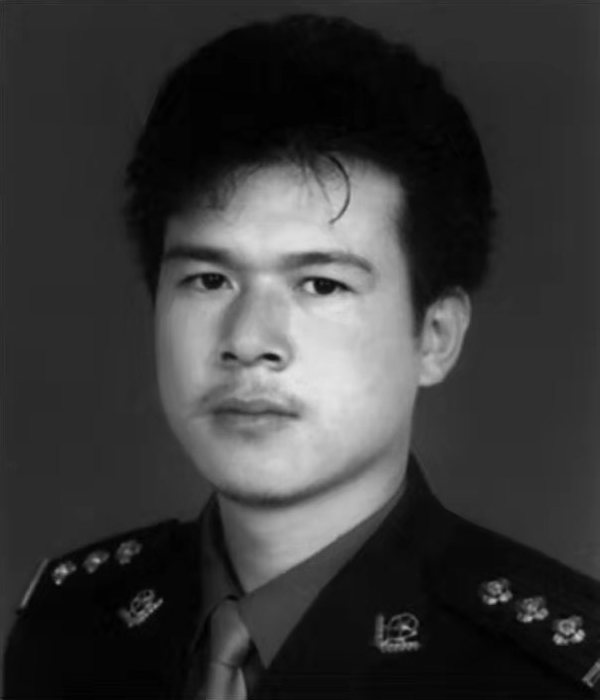 （為了民族復興&middot;英雄烈士譜&middot;圖文互動）張杰明：誓死與歹徒搏斗的公安英模