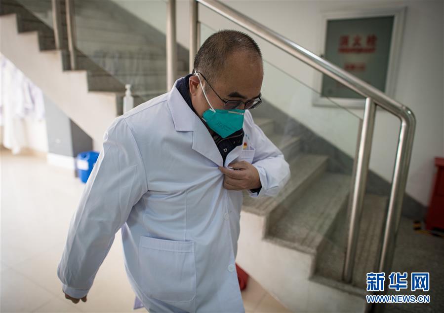 （新華全媒頭條&middot;聚焦疫情防控&middot;圖文互動）（1）拼漸凍生命 與疫魔競速&mdash;&mdash;記疫情&ldquo;風暴眼&rdquo;中武漢金銀潭醫(yī)院院長張定宇