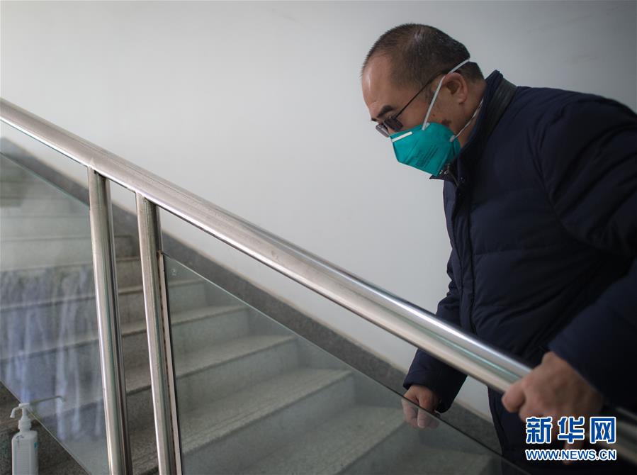 （新華全媒頭條&middot;聚焦疫情防控&middot;圖文互動）（11）拼漸凍生命 與疫魔競速&mdash;&mdash;記疫情&ldquo;風暴眼&rdquo;中武漢金銀潭醫(yī)院院長張定宇