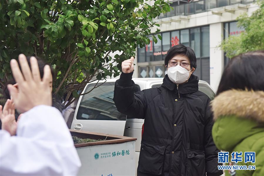 （新華全媒頭條&middot;圖文互動(dòng)）（2）戰(zhàn)紅區(qū)！&mdash;&mdash;發(fā)生在武漢抗疫隔離病房內(nèi)的故事