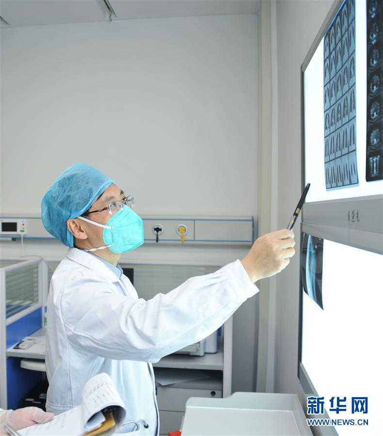 （新華全媒頭條&middot;圖文互動(dòng)）（6）戰(zhàn)紅區(qū)！&mdash;&mdash;發(fā)生在武漢抗疫隔離病房內(nèi)的故事