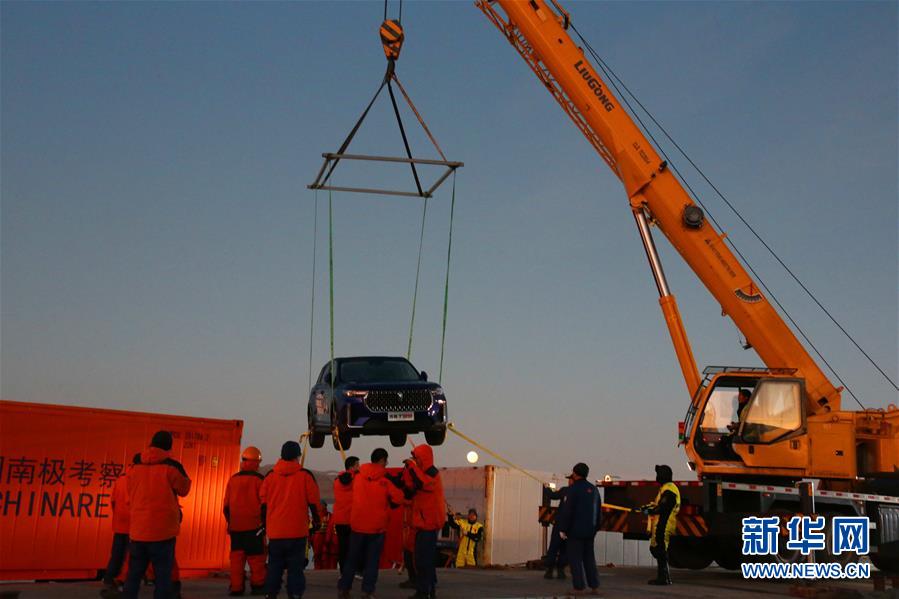 (“雪龍”探南極·圖文互動(dòng))(6)“雪龍2”號(hào)開始南極長(zhǎng)城站首次卸貨