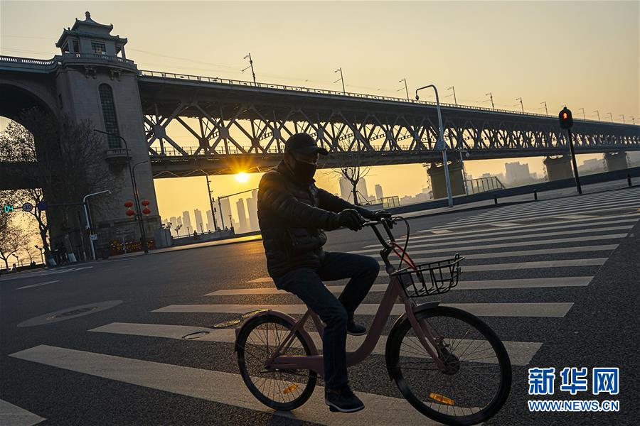 （新華全媒頭條&middot;圖文互動）（5）人間至味是團(tuán)圓&mdash;&mdash;武漢庚子元宵節(jié)全紀(jì)錄