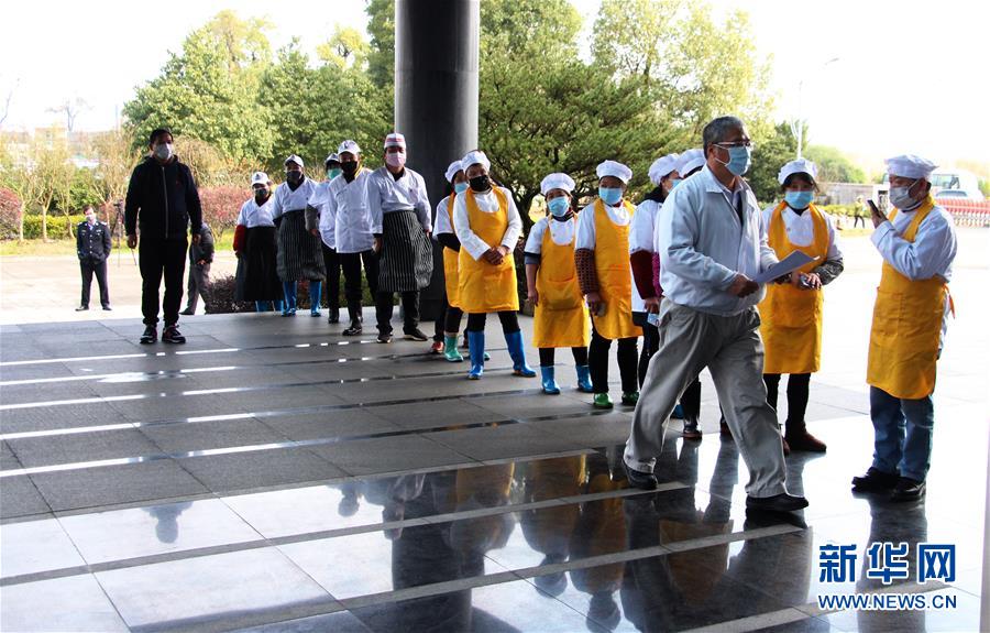 （來自經(jīng)濟(jì)前沿的故事&middot;企業(yè)復(fù)工復(fù)產(chǎn)&middot;圖文互動(dòng)）（2）看1500多名工人是如何復(fù)工的？&mdash;&mdash;湖南郴州一家企業(yè)復(fù)工目擊記 