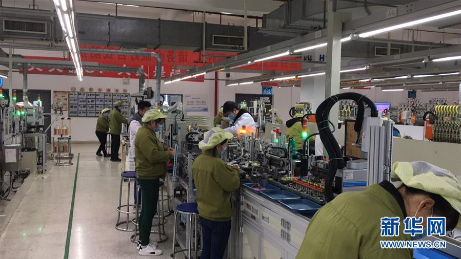 （來自經(jīng)濟(jì)前沿的故事&middot;企業(yè)復(fù)工復(fù)產(chǎn)&middot;圖文互動(dòng)）（3）看1500多名工人是如何復(fù)工的？&mdash;&mdash;湖南郴州一家企業(yè)復(fù)工目擊記 