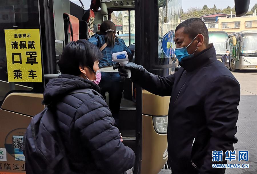 （做好六穩(wěn)工作 應(yīng)對(duì)復(fù)雜局面&middot;圖文互動(dòng)）（4）四川：&ldquo;點(diǎn)對(duì)點(diǎn)、一站式&rdquo;送農(nóng)民工安全返崗