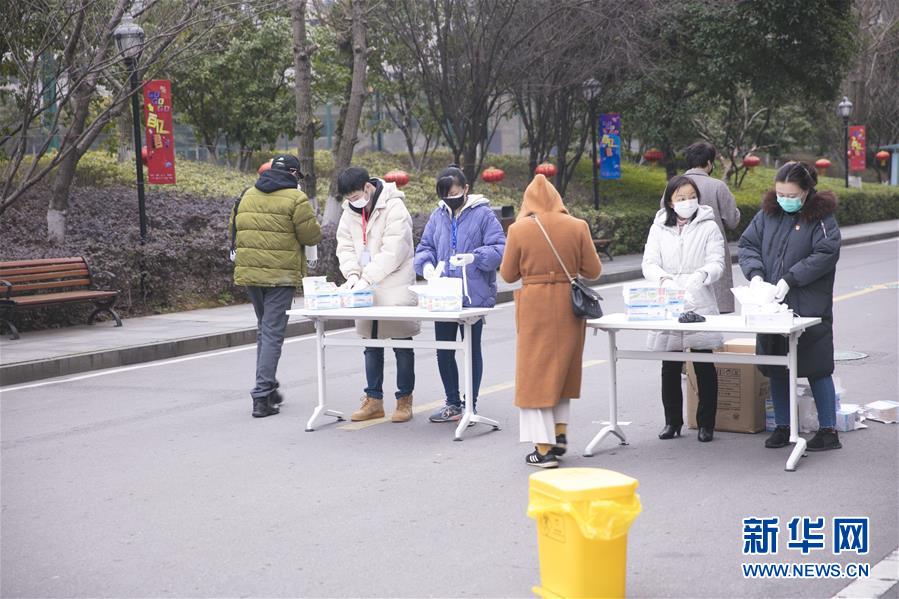 （來(lái)自經(jīng)濟(jì)前沿的故事&middot;企業(yè)復(fù)工復(fù)產(chǎn)&middot;圖文互動(dòng)）（2）&ldquo;開門紅包&rdquo;變&ldquo;消毒迎門&rdquo;&mdash;&mdash;長(zhǎng)沙高新區(qū)一家企業(yè)復(fù)工的&ldquo;拼勁&rdquo;