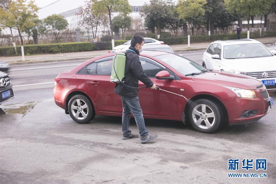 （來(lái)自經(jīng)濟(jì)前沿的故事&middot;企業(yè)復(fù)工復(fù)產(chǎn)&middot;圖文互動(dòng)）（5）&ldquo;開門紅包&rdquo;變&ldquo;消毒迎門&rdquo;&mdash;&mdash;長(zhǎng)沙高新區(qū)一家企業(yè)復(fù)工的&ldquo;拼勁&rdquo;