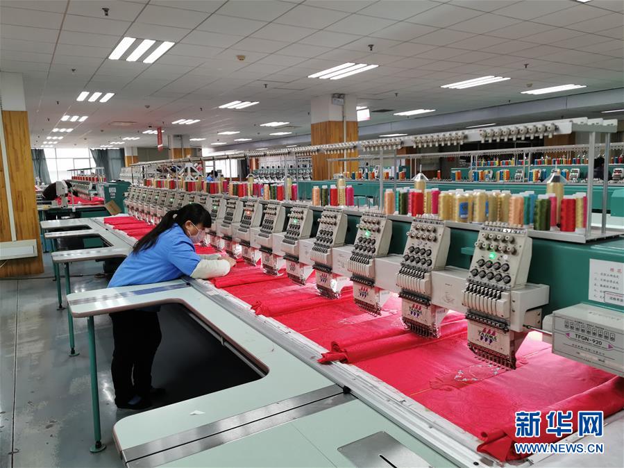 （來(lái)自經(jīng)濟(jì)前沿的故事&middot;企業(yè)復(fù)工復(fù)產(chǎn)&middot;圖文互動(dòng)）（6）&ldquo;開門紅包&rdquo;變&ldquo;消毒迎門&rdquo;&mdash;&mdash;長(zhǎng)沙高新區(qū)一家企業(yè)復(fù)工的&ldquo;拼勁&rdquo;