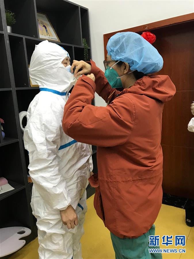 (聚焦疫情防控·圖文互動(dòng))(3)愛(ài)在“疫”起——四對(duì)“80后”夫妻的“逆行”表白