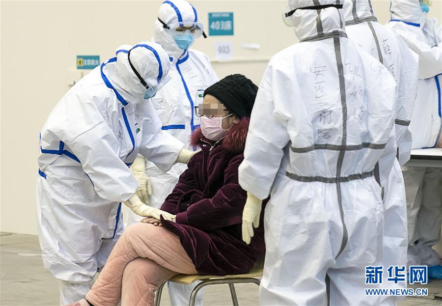 （新華全媒頭條&middot;圖文互動）（3）火線上的中流砥柱&mdash;&mdash;獻給奮戰(zhàn)在抗疫一線的醫(yī)務(wù)工作者