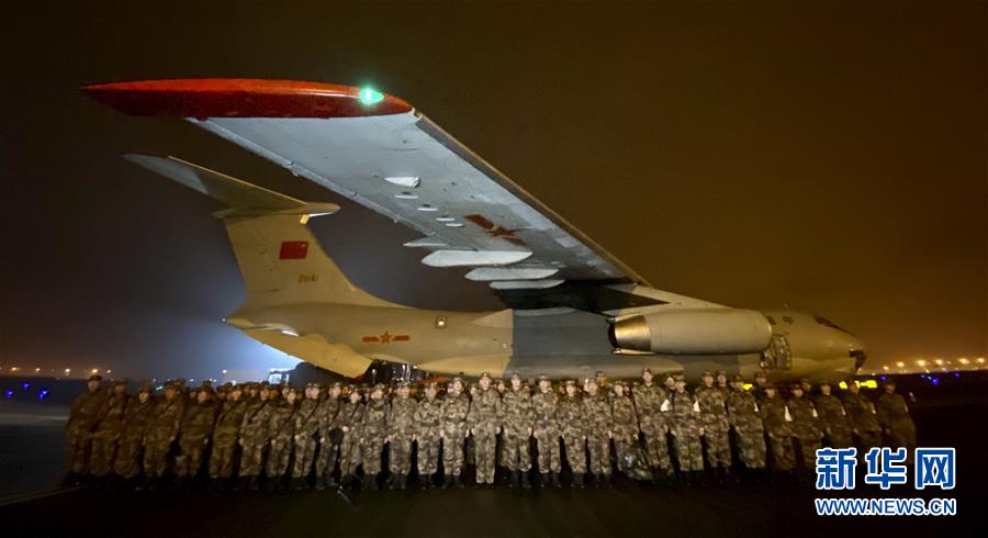 （新華全媒頭條&middot;圖文互動）（13）火線上的中流砥柱&mdash;&mdash;獻給奮戰(zhàn)在抗疫一線的醫(yī)務(wù)工作者