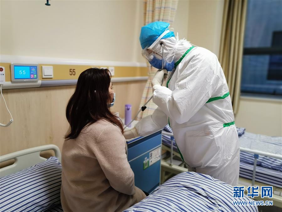 (新華全媒頭條·圖文互動(dòng))(4)滄海橫流顯本色 戰(zhàn)“疫”一線黨旗紅——全國(guó)各領(lǐng)域基層黨組織和廣大黨員奮力打好疫情防控阻擊戰(zhàn)(1)