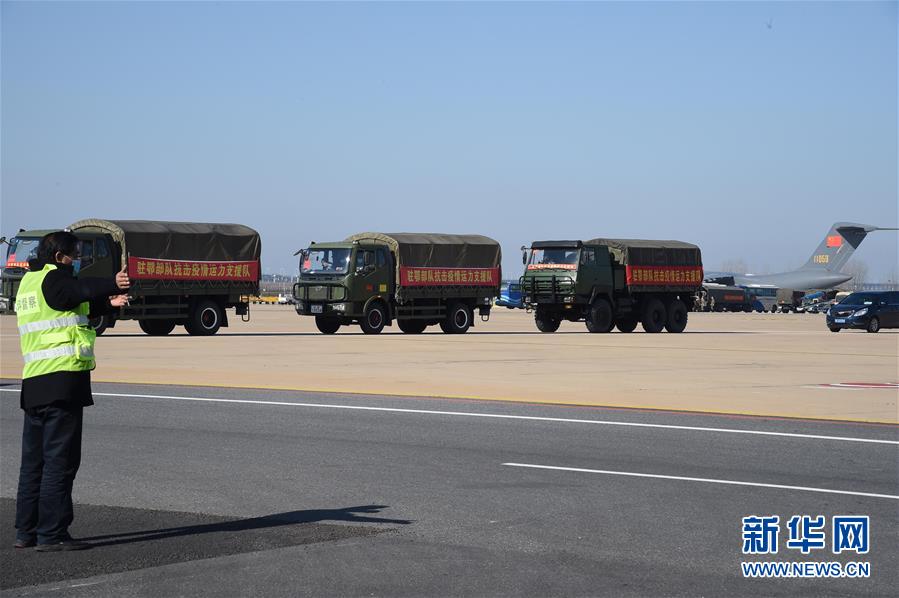 （聚焦疫情防控&middot;圖文互動）（16）空軍第四次向武漢大規(guī)?？者\(yùn)醫(yī)療隊(duì)員和物資