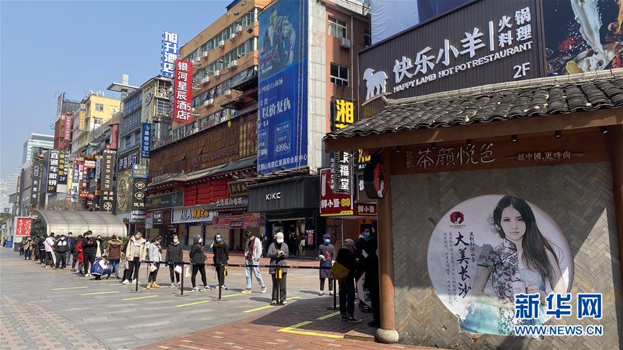 （圖文互動(dòng)）（4）吃粉擼串，商圈&ldquo;打卡&rdquo;，動(dòng)車出廠&mdash;&mdash;湖南&ldquo;標(biāo)簽&rdquo;復(fù)蘇記