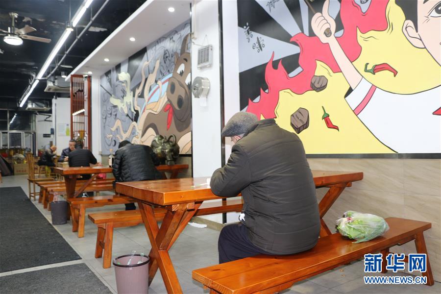 （圖文互動(dòng)）（5）吃粉擼串，商圈&ldquo;打卡&rdquo;，動(dòng)車出廠&mdash;&mdash;湖南&ldquo;標(biāo)簽&rdquo;復(fù)蘇記