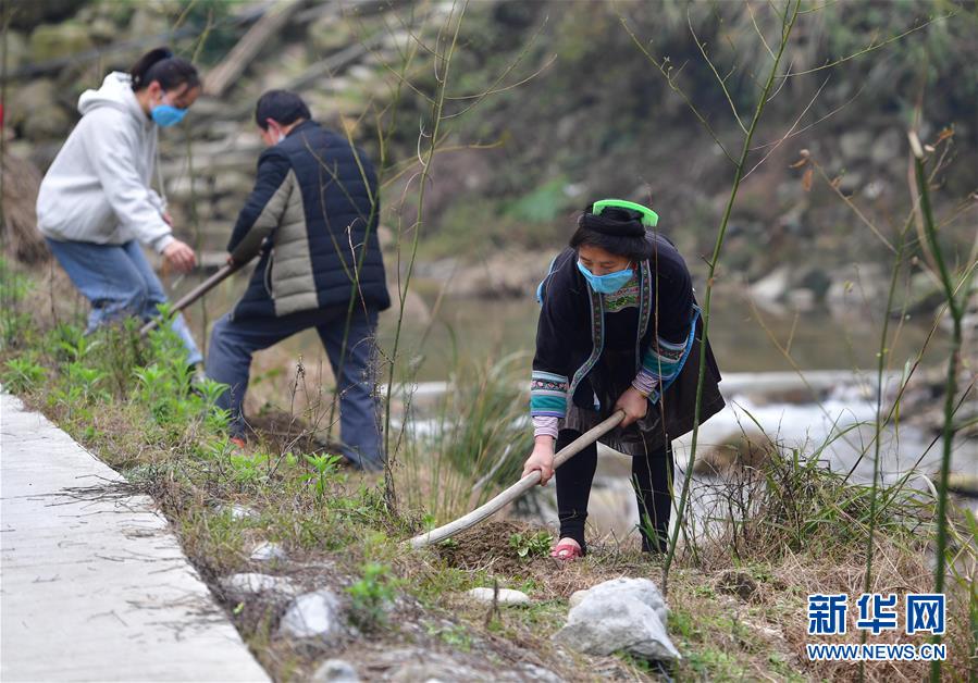 （社會(huì)）（1）苗山脫貧影像志&mdash;&mdash;春天里，她們種下新希望